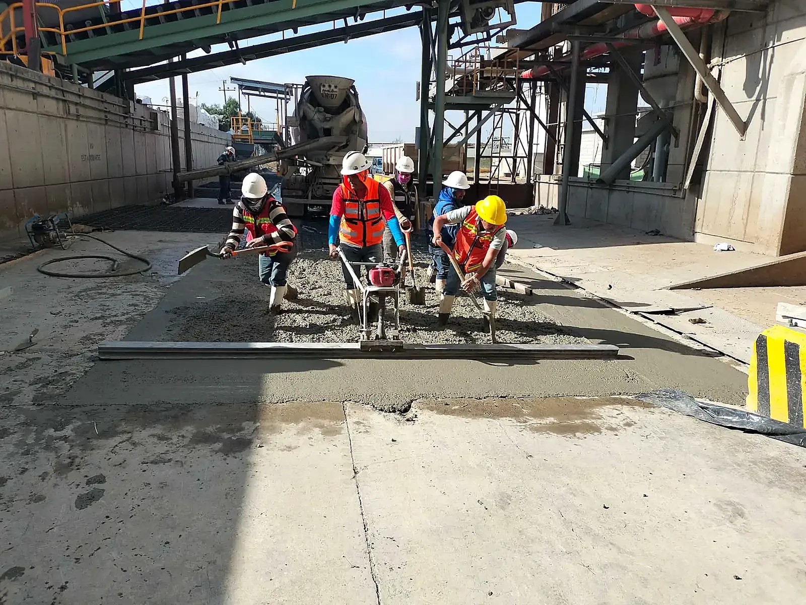 Ejecución de obra civil en entorno industrial
